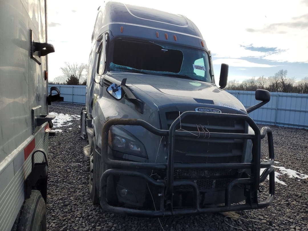 منظر 2025 FREIGHTLINER CASCADIA 126 SEMI TRUCK، زاوية 1