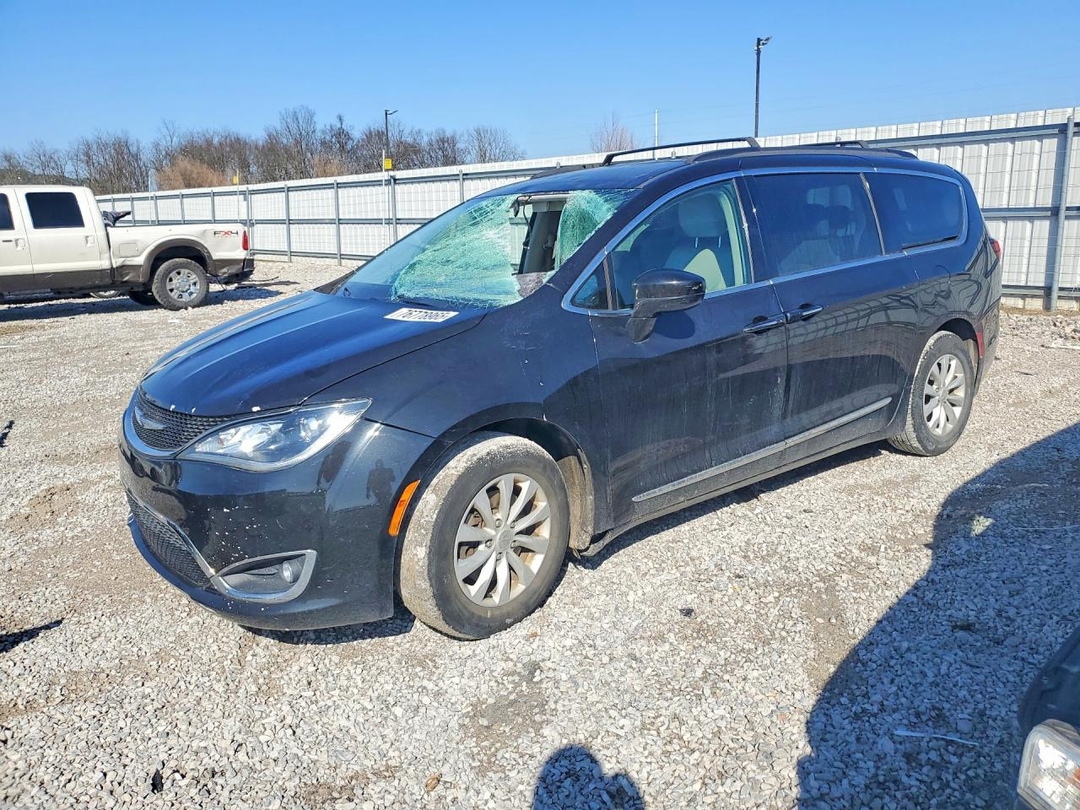 Vista de 2017 CHRYSLER PACIFICA TOURING L, ángulo 1