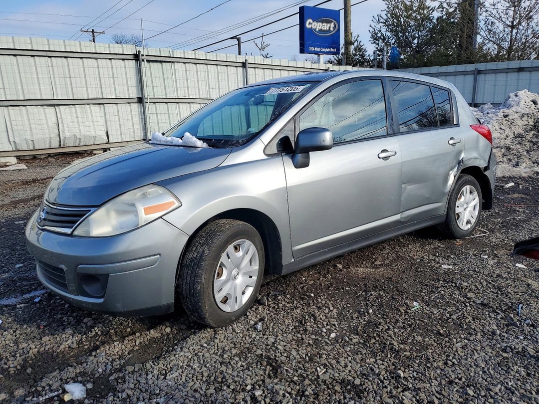 Vista de 2011 NISSAN VERSA S, ángulo 1