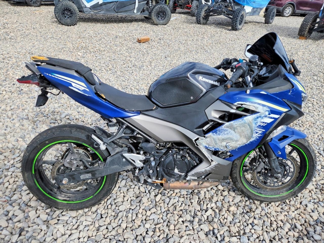 منظر 2022 KAWASAKI EX400، زاوية 1