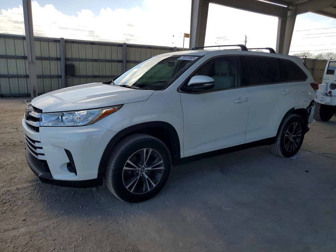 Vue de 2019 TOYOTA HIGHLANDER LE, angle 1