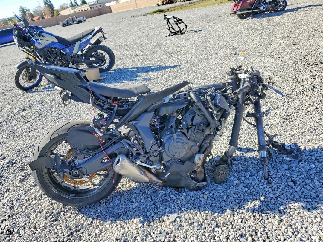 منظر 2025 YAMAHA YZFR7، زاوية 1