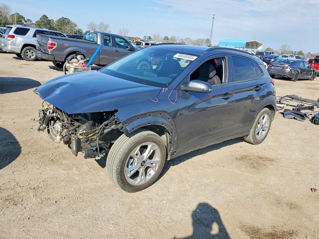 Vue de 2022 HYUNDAI KONA SEL, angle 1