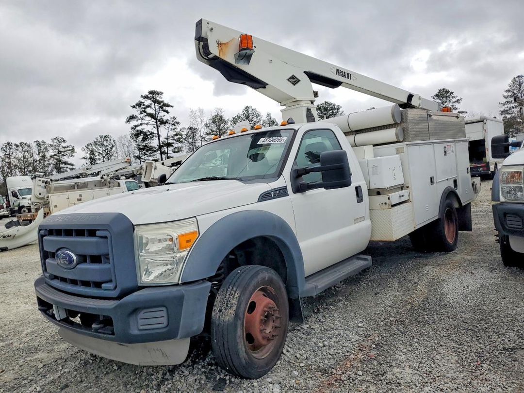 Vue de 2013 FORD F450 SUPER DUTY, angle 1