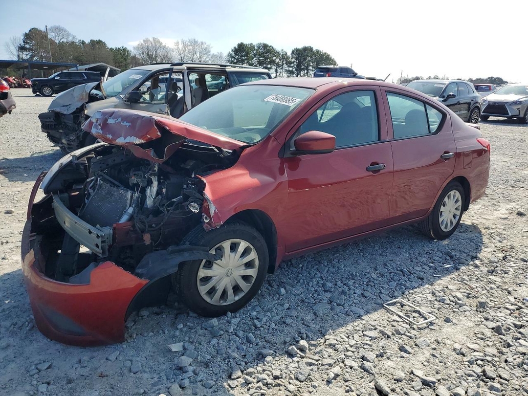 Вид 2016 NISSAN VERSA S, угол 1