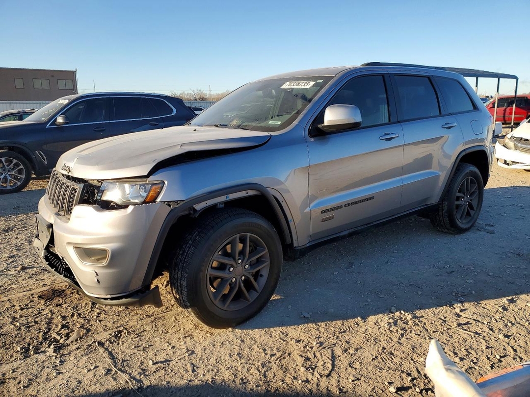 Vue de 2016 JEEP GRAND CHEROKEE LAREDO, angle 1