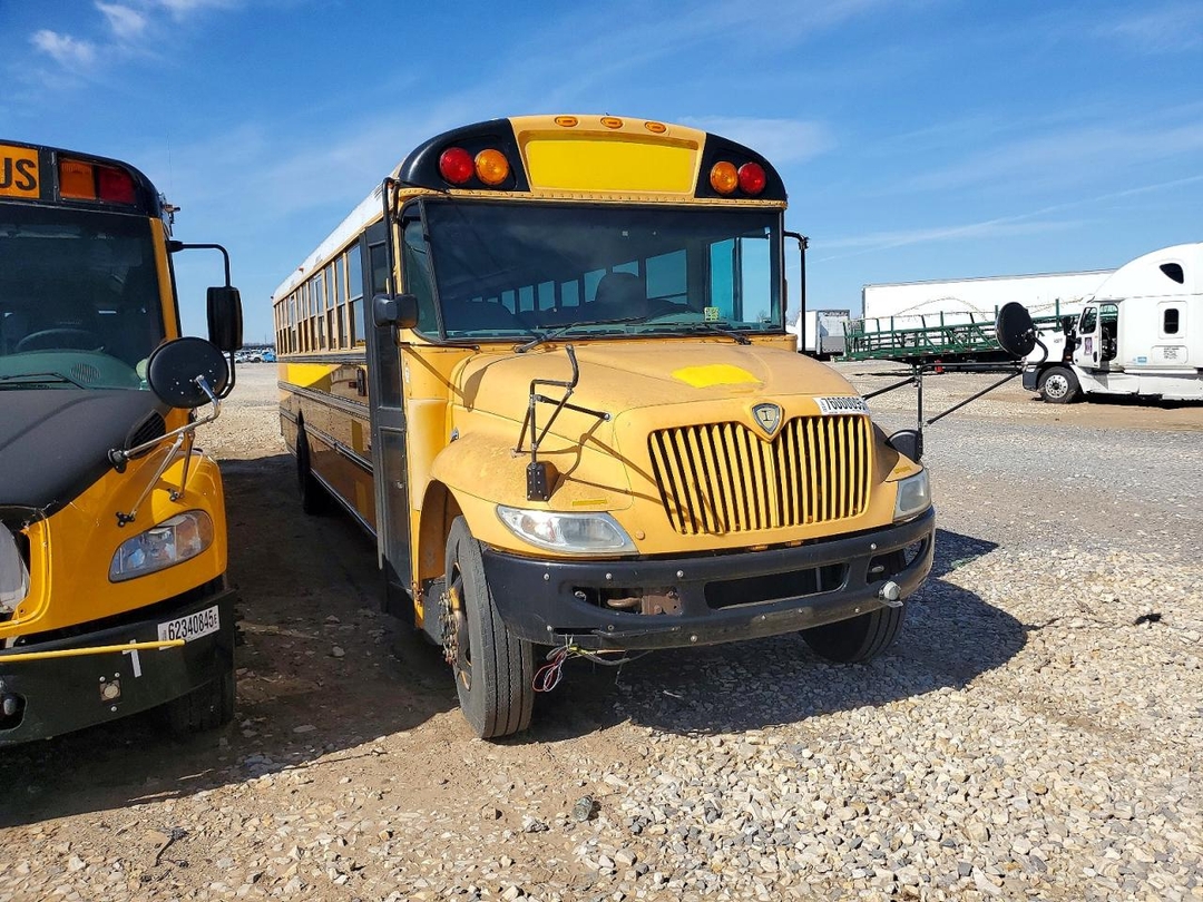 Вид 2013 IC CORPORATION CE SERIES SCHOOL - SCHOOL BUS, угол 1