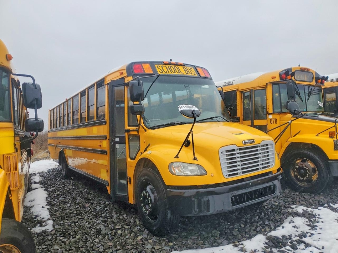 Vue de 2011 FREIGHTLINER B2 SCHOOL BUS, angle 1