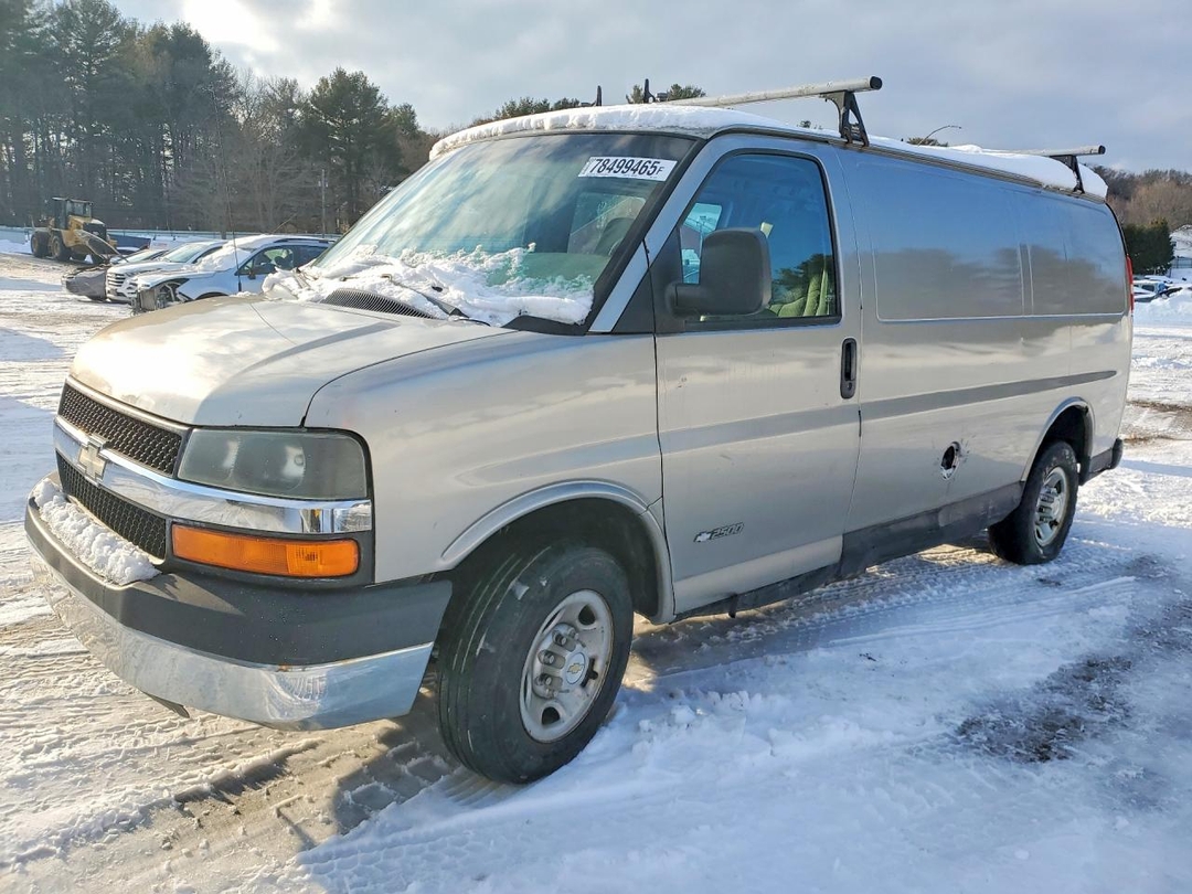Vue de 2004 CHEVROLET EXPRESS G2500 LT, angle 1