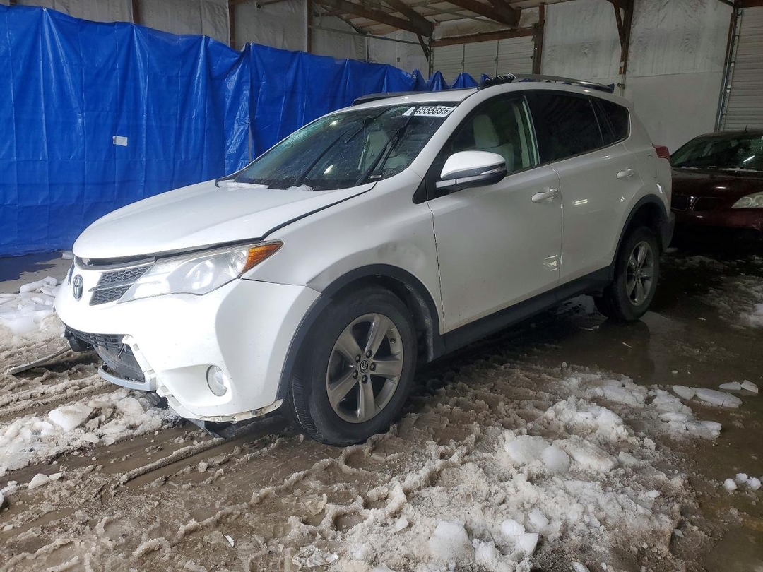 Вид 2015 TOYOTA RAV4 XLE, угол 1