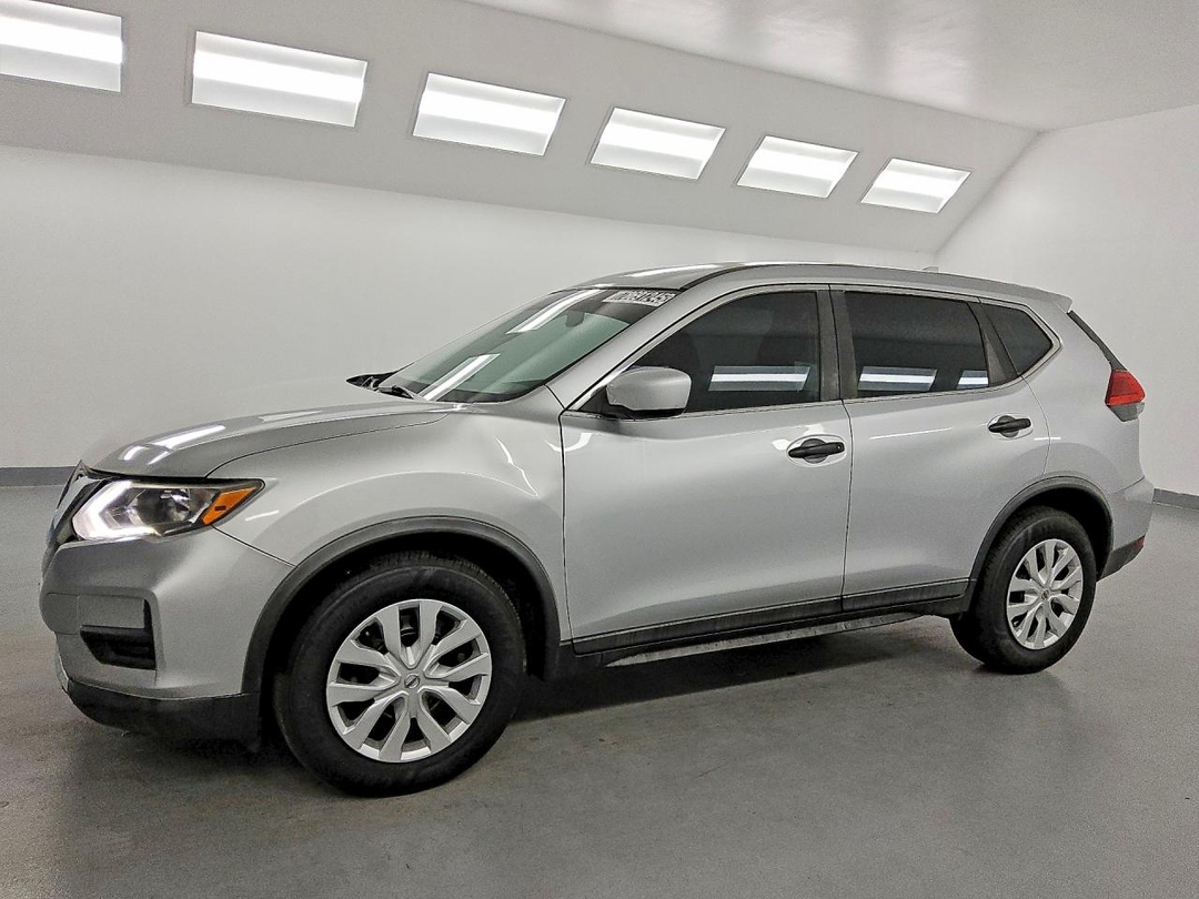Vista de 2017 NISSAN ROGUE S, ángulo 1