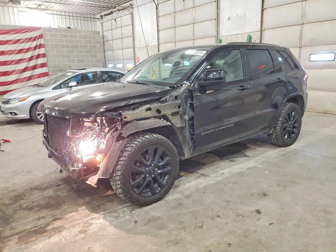 Vue de 2017 JEEP GRAND CHEROKEE LAREDO, angle 1