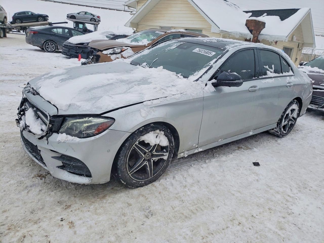 Vedere 2019 MERCEDES-BENZ E 300 4MATIC, unghi 1