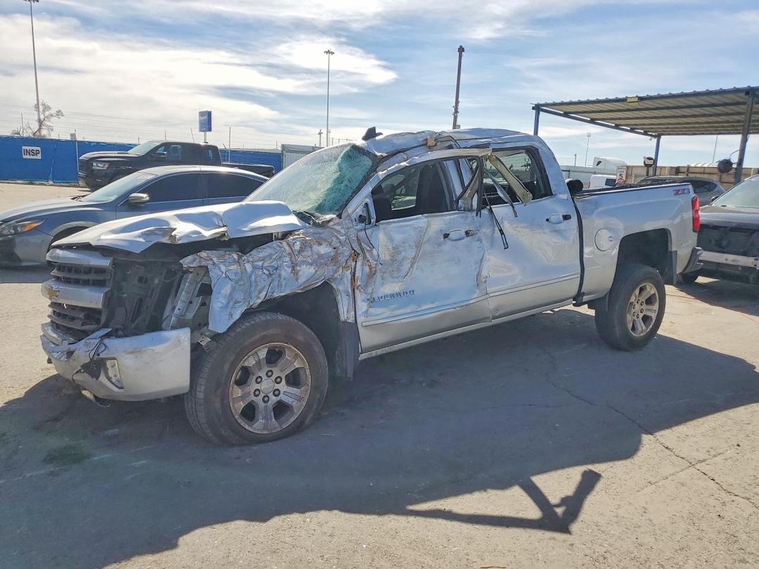 Вид 2018 CHEVROLET SILVERADO K1500 LT, угол 1