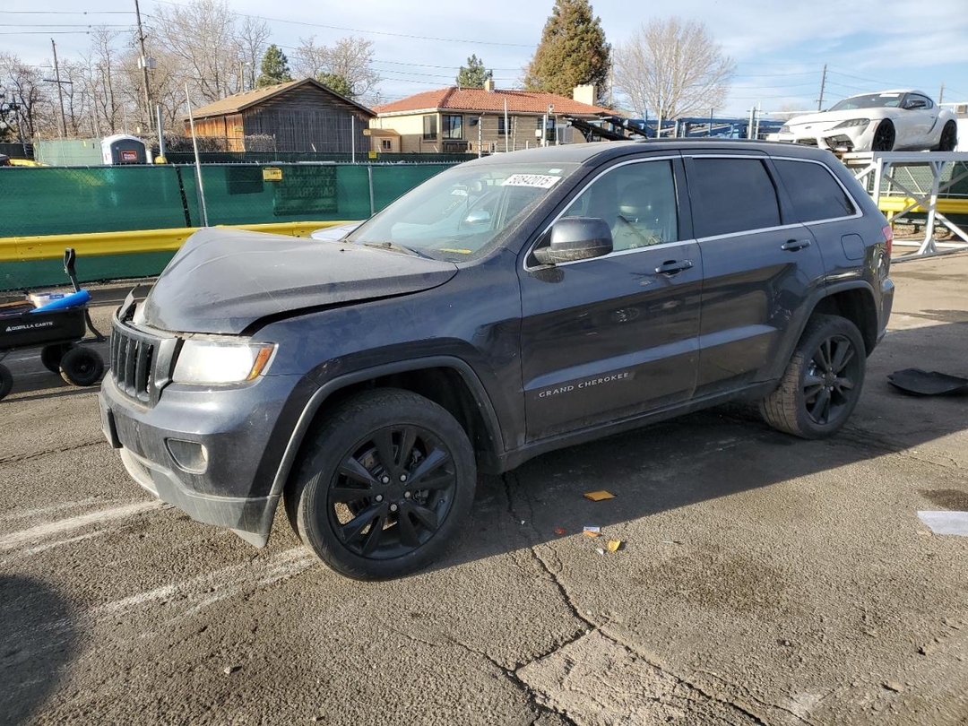 Vue de 2013 JEEP GRAND CHEROKEE LAREDO, angle 1