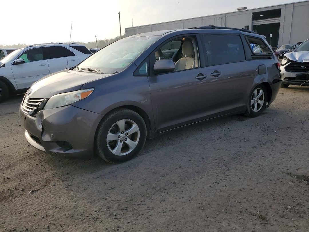 منظر 2012 TOYOTA SIENNA LE، زاوية 1