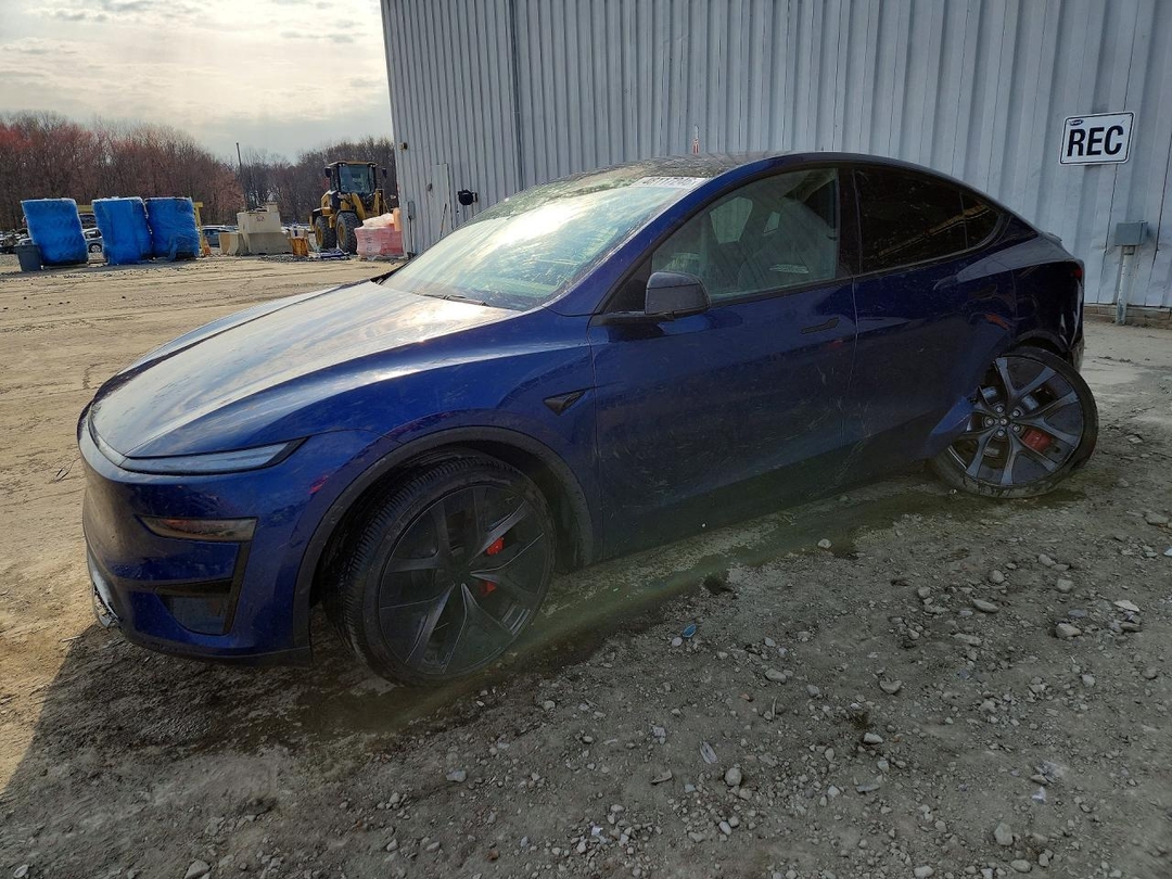 Вид 2026 TESLA MODEL Y, угол 1