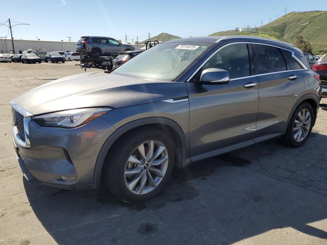Vue de 2019 INFINITI QX50 LUXE, angle 1