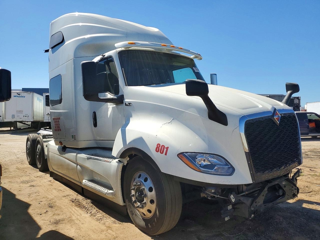 Вид 2026 INTERNATIONAL LT62F SEMI TRUCK, угол 1