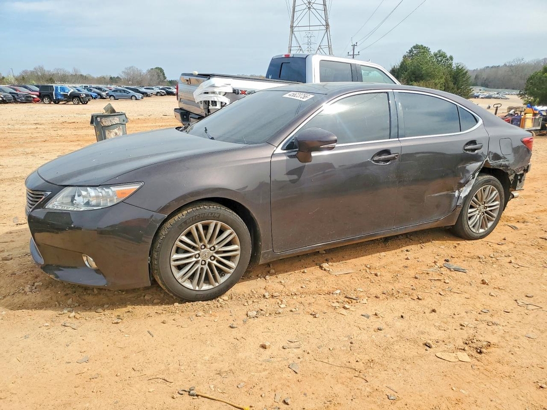 Vue de 2013 LEXUS ES350, angle 1