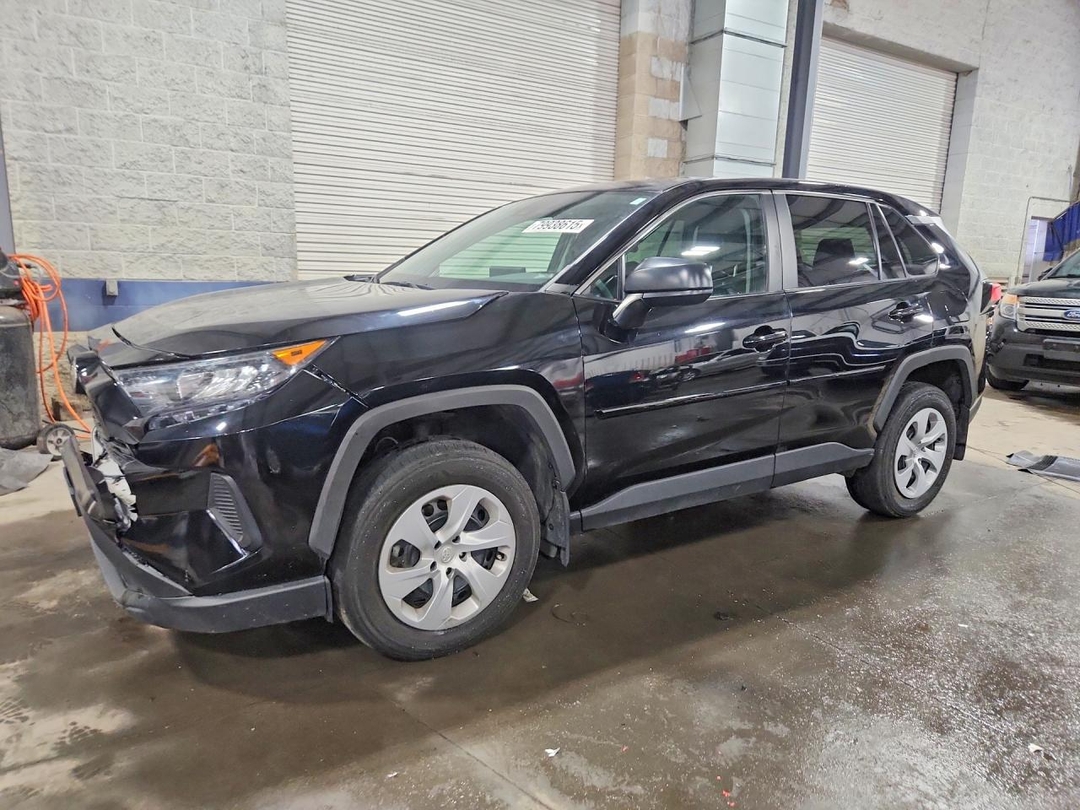 Vedere 2022 TOYOTA RAV4 LE, unghi 1