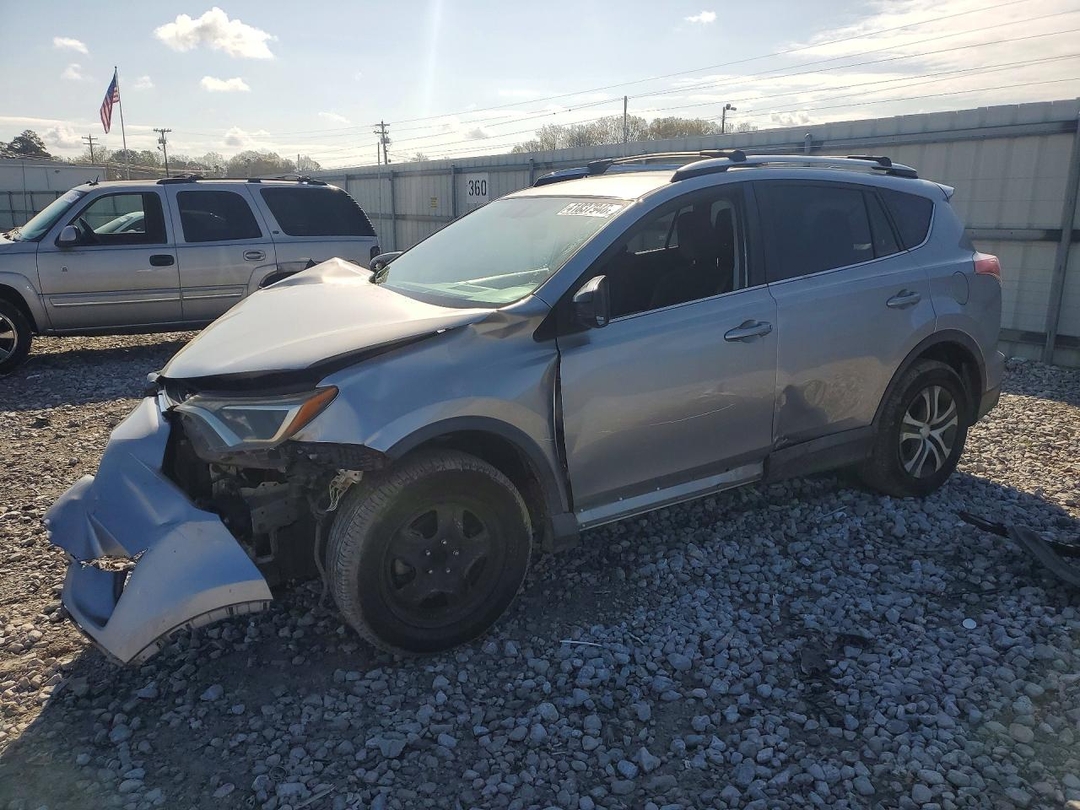 Vue de 2016 TOYOTA RAV4 LE, angle 1