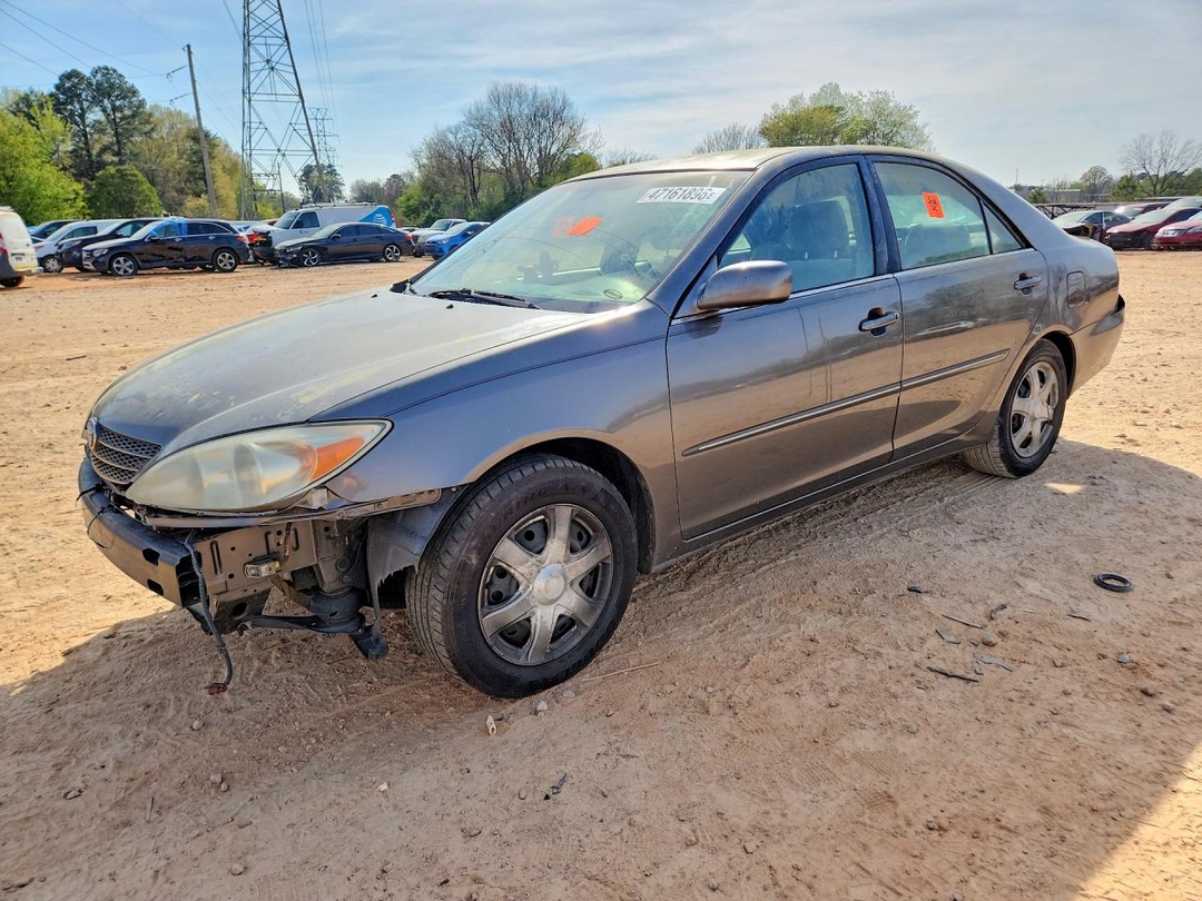 Vue de 2003 TOYOTA CAMRY XLE, angle 1