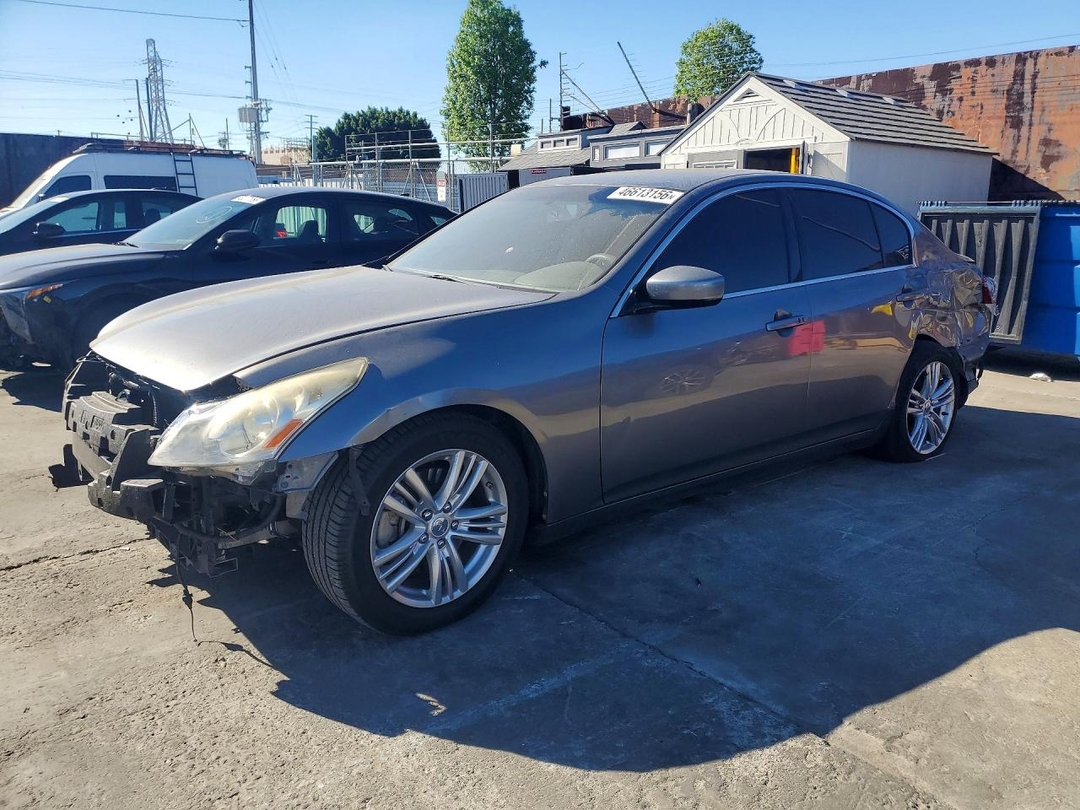 Вид 2010 INFINITI G37 SEDAN BASE, угол 1