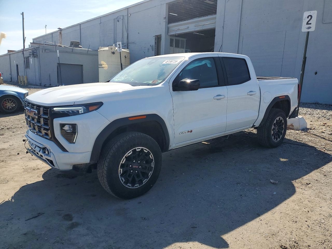 Vista de 2026 GMC CANYON AT4, ángulo 1