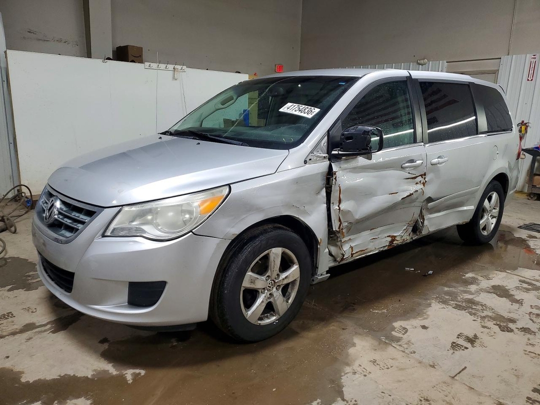 Vue de 2010 VOLKSWAGEN ROUTAN SE, angle 1