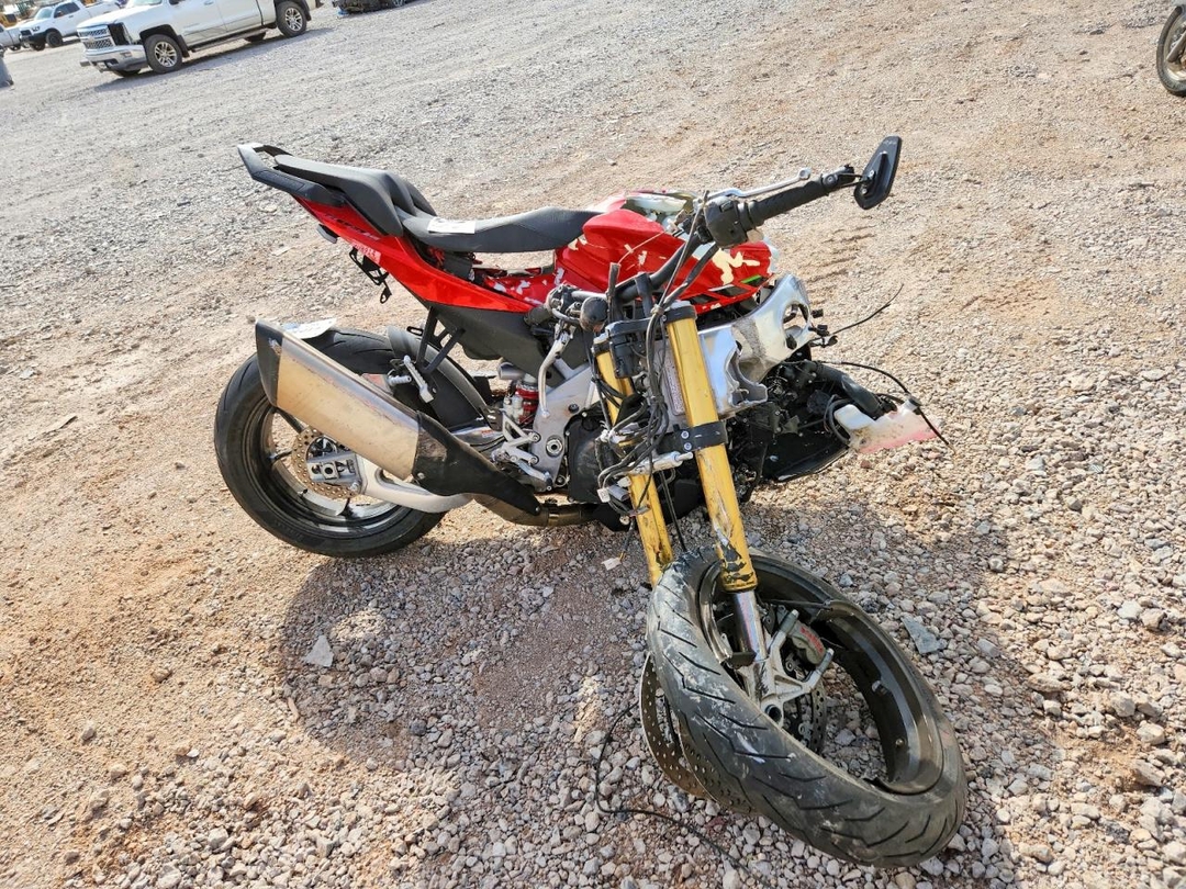 Vedere 2024 APRILIA TUONO V4 1100, unghi 1