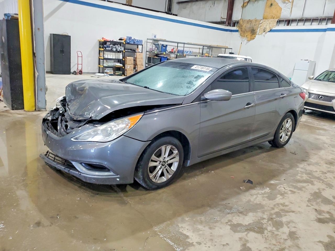 Vue de 2013 HYUNDAI SONATA GLS, angle 1