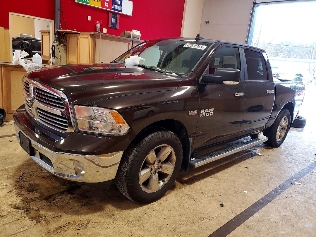 Vue de 2017 RAM 1500 SLT, angle 1