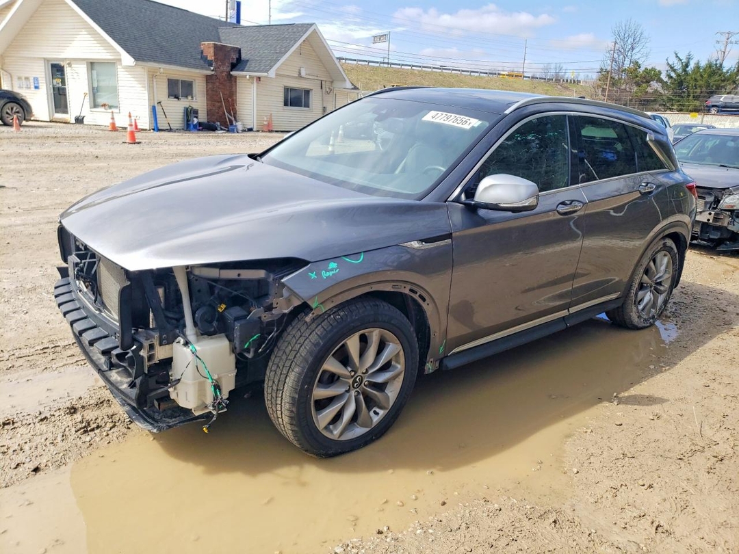 Vista de 2021 INFINITI QX50 ESSENTIAL, ángulo 1