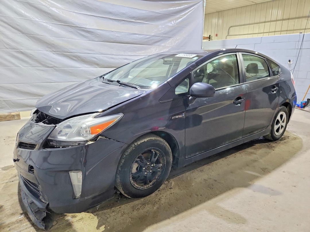 Вид 2014 TOYOTA PRIUS TWO, угол 1