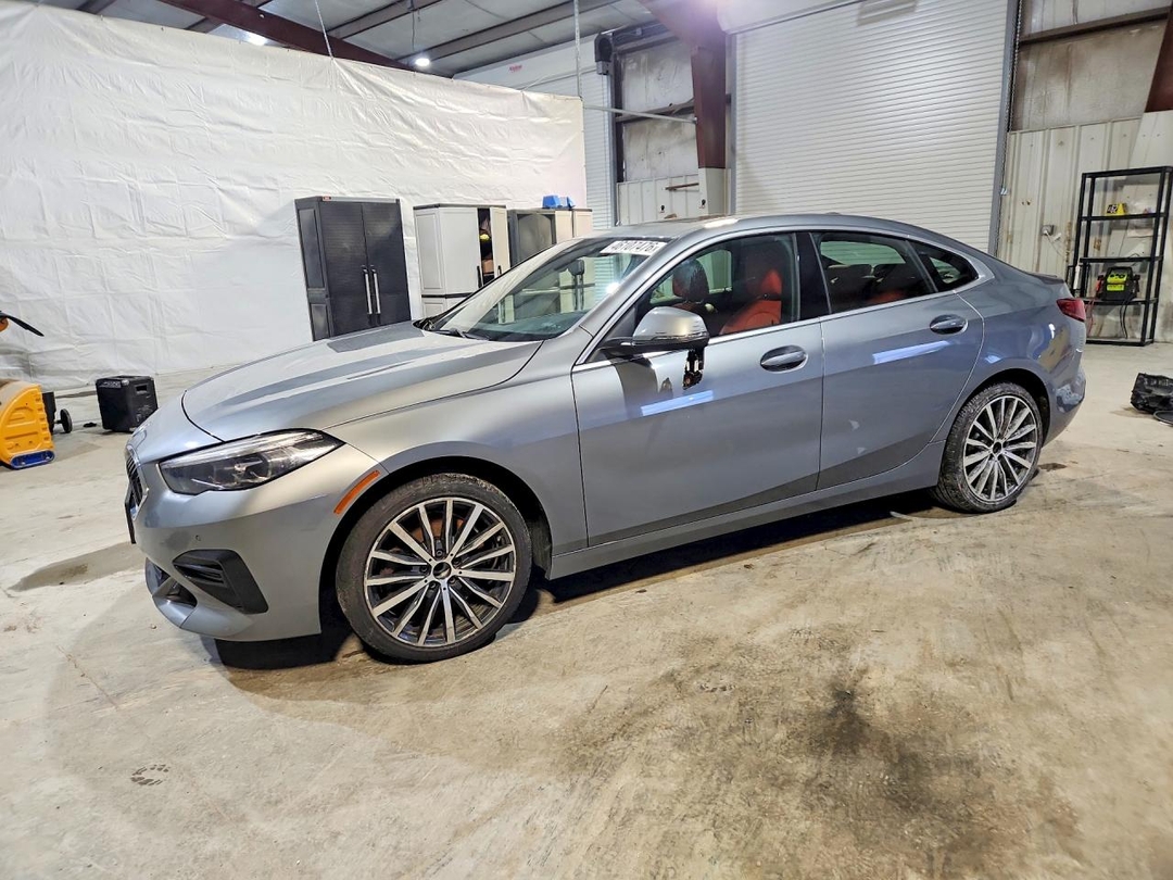 Vista de 2022 BMW 228XI, ángulo 1