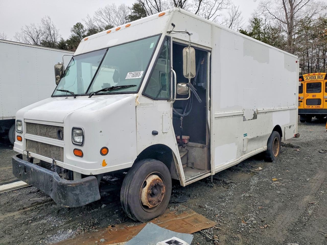 Вид 2004 FREIGHTLINER MT45G DELIVERY TRUCK, угол 1