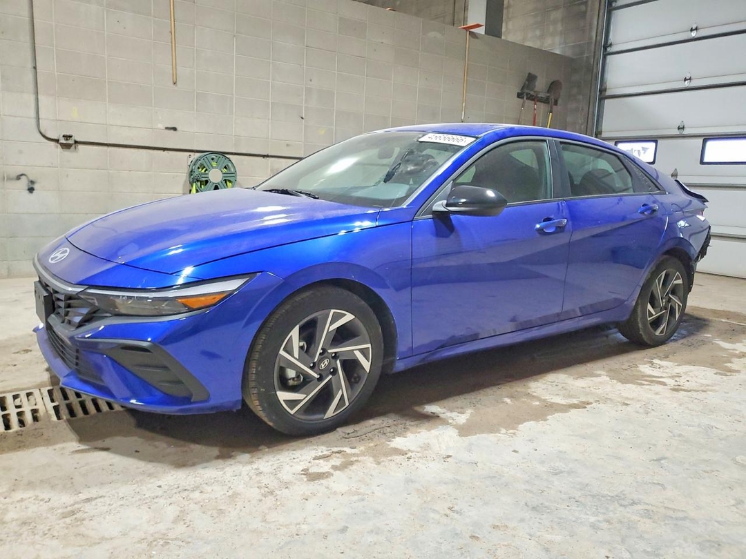 منظر 2025 HYUNDAI ELANTRA SEL SPORT، زاوية 1
