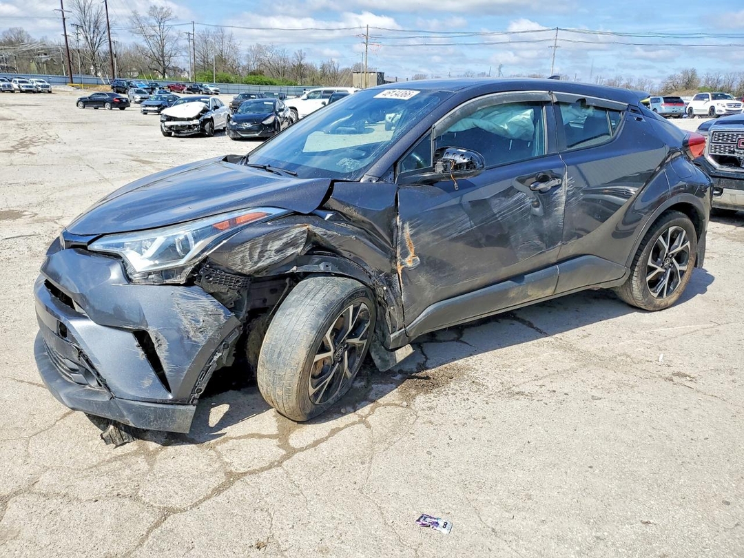 Vue de 2018 TOYOTA C-HR XLE PREMIUM, angle 1