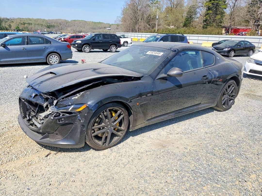 منظر 2014 MASERATI GRANTURISMO S، زاوية 1