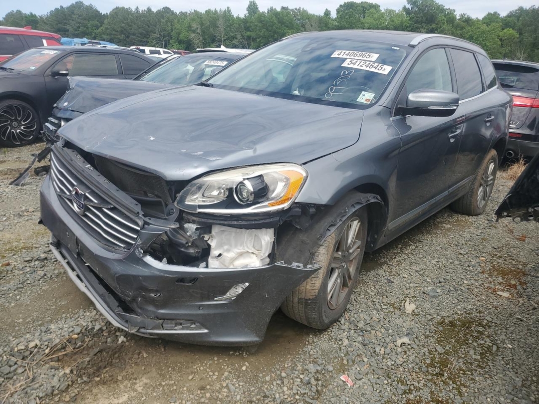 Vue de 2017 VOLVO XC60 T5 INSCRIPTION, angle 1