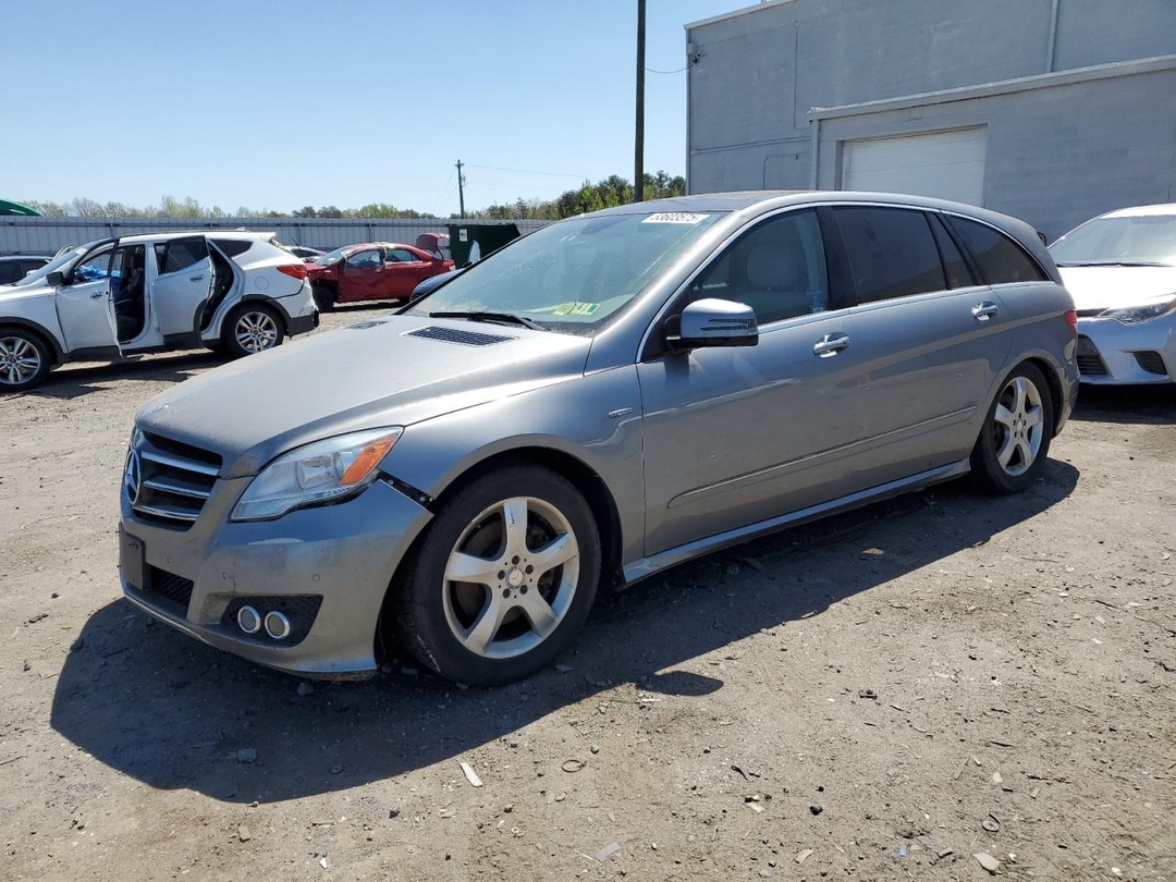 Vue de 2011 MERCEDES-BENZ R 350 BLUETEC, angle 1