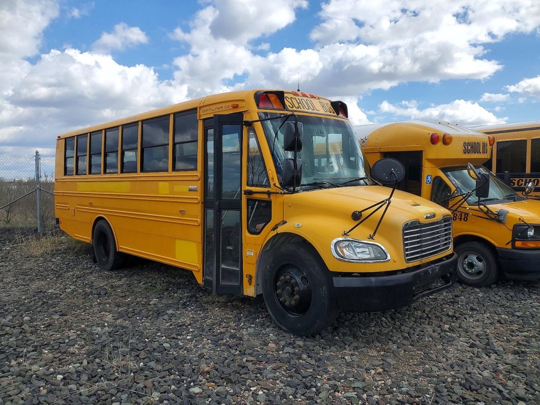 Vue de 2010 IC BUS PB105 SCHOOL BUS, angle 1