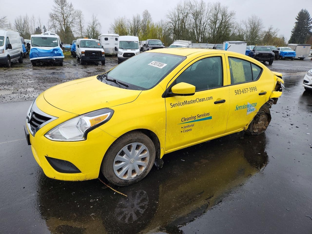 منظر 2018 NISSAN VERSA S، زاوية 1