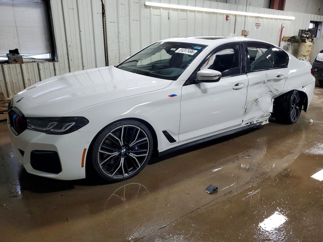 Вид 2021 BMW M550XI, угол 1