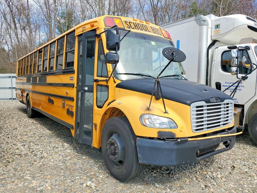 Vue de 2011 THOMAS SAF-T-LINER C2 - SCHOOL BUS, angle 1