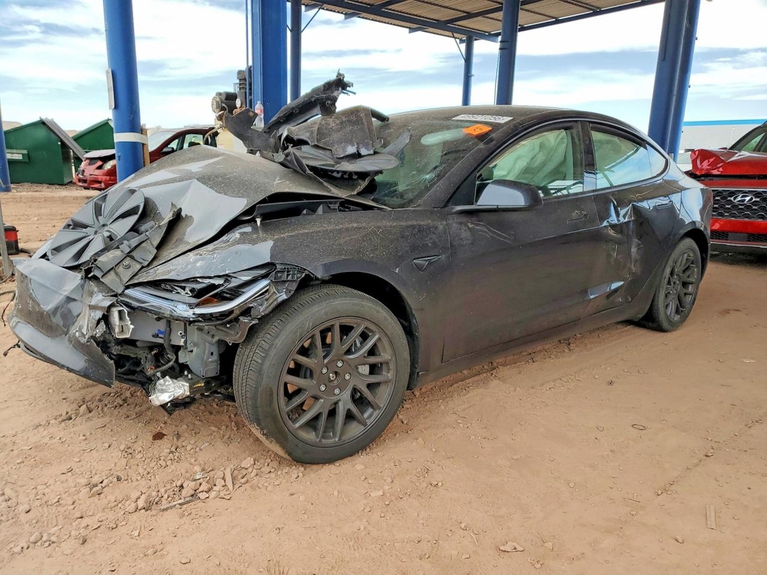 Vista de 2025 TESLA MODEL 3, ángulo 1