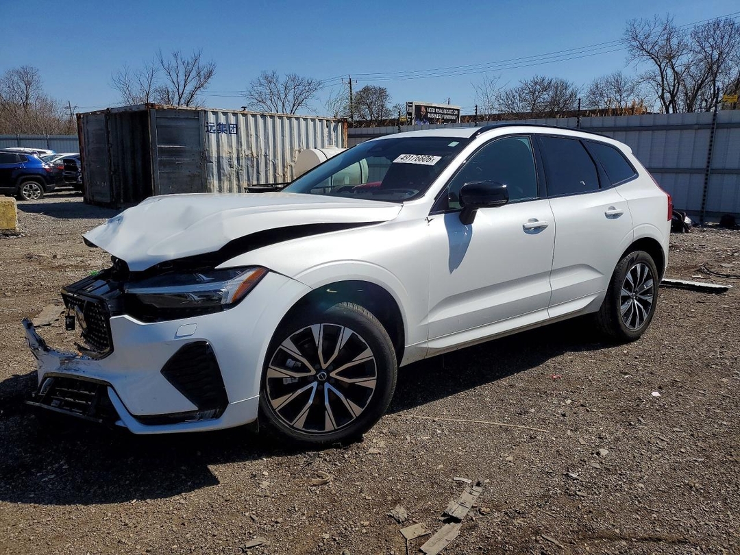 Vue de 2024 VOLVO XC60 CORE, angle 1