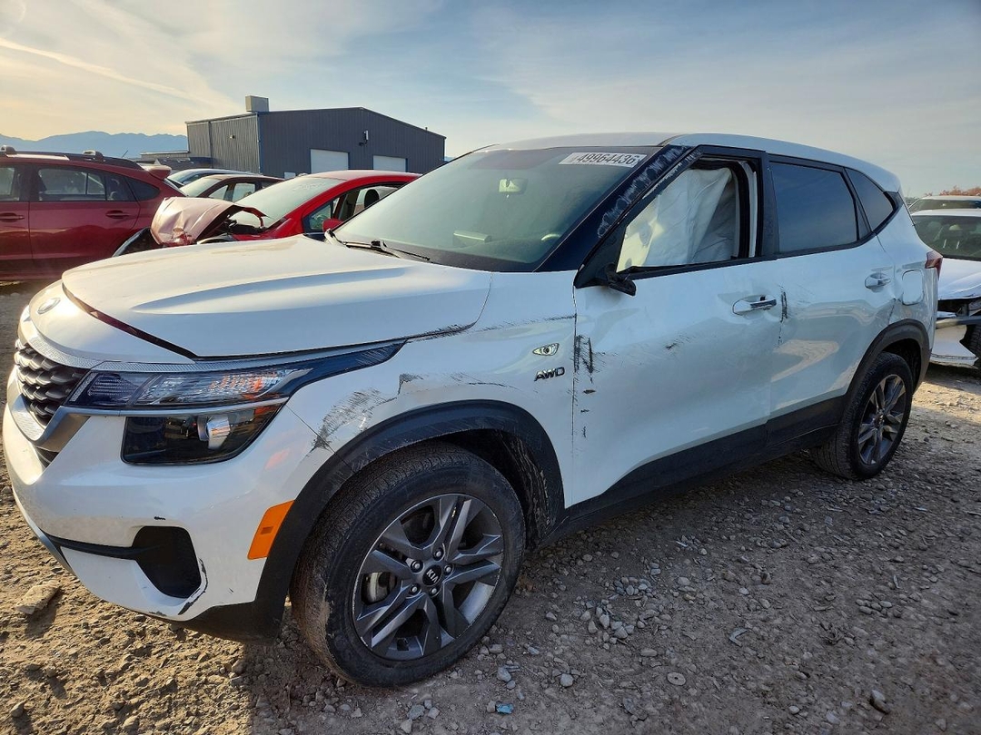 منظر 2021 KIA SELTOS LX، زاوية 1