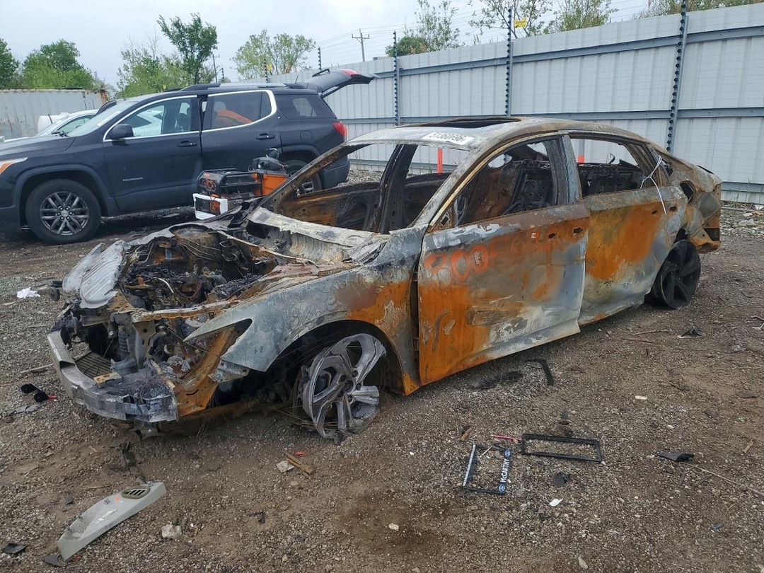Vue de 2019 HONDA ACCORD EX, angle 1